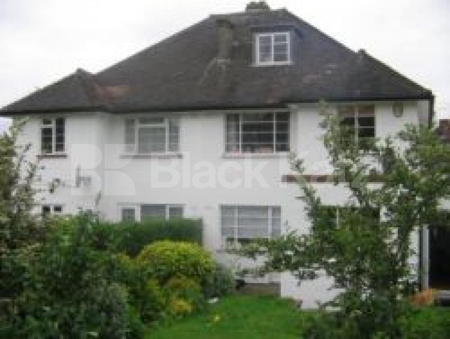 			GREAT LOCATION!!!, 4 Bedroom, 1 bath, 1 reception Terraced House			 Ludlow Way, HAMPSTEAD GARDEN SUBURB N2